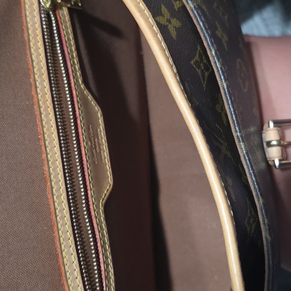 Authentic Louis Vuitton Sologne Crossbody Bag - Picture 10 of 10